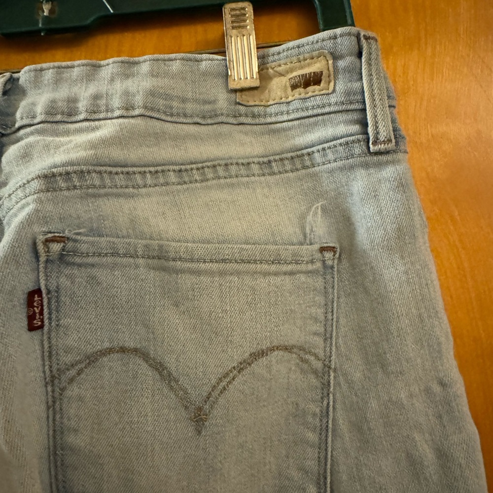 Ladies Levi’s jeans
